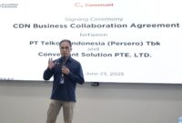 Direktur Wholesale & International Service Telkom Honesti Basyir saat memberikan sambutan pada acara penandatanganan perjanjian kerja sama penyediaan layanan Content Delivery Network as a Service (CDN as a Service/CaaS) di Indonesia antara Telkom dan Conversant di Telkom Landmark Tower, Jakarta, pada senin (23/6). Foto:Telkom