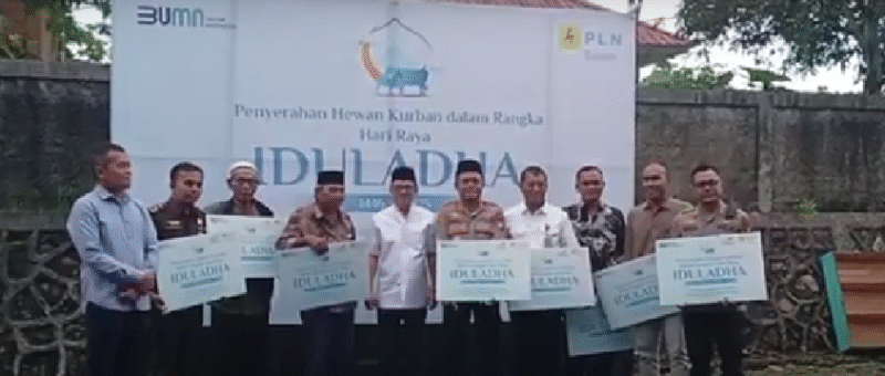 PLN Batam serahkan secara simbolis hewan kurban  di Rumah Pemotongan Hewan (RPH) Sei Temiang, Sekupang, Rabu (4/6/2025). Foto: Ela/matapedia