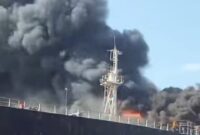 Tangkapan layar video ledakan di kapal PT ASL Tanjunguncang, Selasa (24/6/2025). Foto:dok/Istimewa