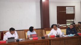 Komisi IV DPRD Batam saat mediasi gaji pekerja galangan kapal beberapa hari lalu. Foto:dok/DPRD Batam