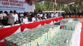 Penampakan sabu dua ton yang dimusnahkan di Dataran Engku Putri Batam Center, Kamis (12/6/2025). Foto: dok/ Ist