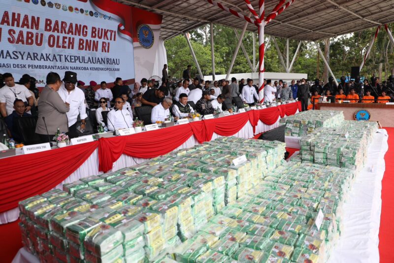 Penampakan sabu dua ton yang dimusnahkan di Dataran Engku Putri Batam Center, Kamis (12/6/2025). Foto: dok/ Ist