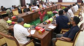 Komisi III DPRD Kota Batam menggelar Rapat Dengar Pendapat Umum (RDPU) dengan warga Batu ampar. Foto:dok/Sekwan