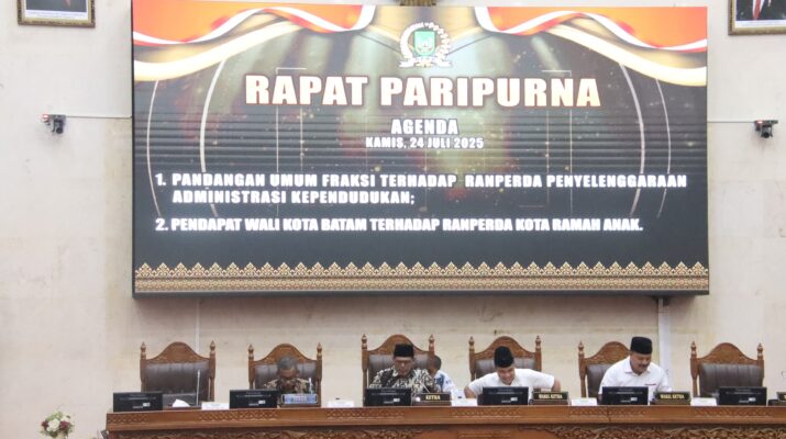 Ketua DPRD Muhammad Kamaluddin bersama Wakil Ketua Aweng Kurniawan dan Budi Mardiyanto, Kamis (24/7/2025). Foto:ist