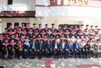 Amsakar bersama mahasiwa termasuk Ridwan Sekwan DPRD Batam resmi gelar doktor, Rabu (23/7/2025). Foto: Ist