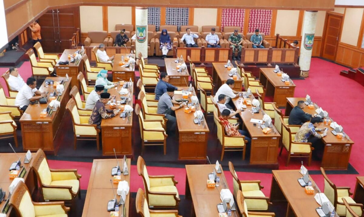 Dalam rapat paripurna yang dipimpin Ketua DPRD Batam, Muhammad Kamaluddin, dihadiri Sekda Batam Jefridin, Kamis (24/7/2025). Foto:Ist/matapedia