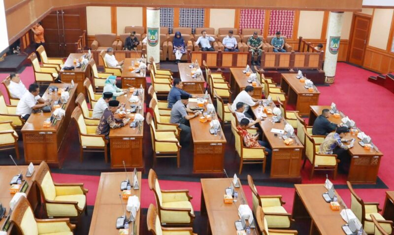 Dalam rapat paripurna yang dipimpin Ketua DPRD Batam, Muhammad Kamaluddin, dihadiri Sekda Batam Jefridin, Kamis (24/7/2025). Foto:Ist/matapedia