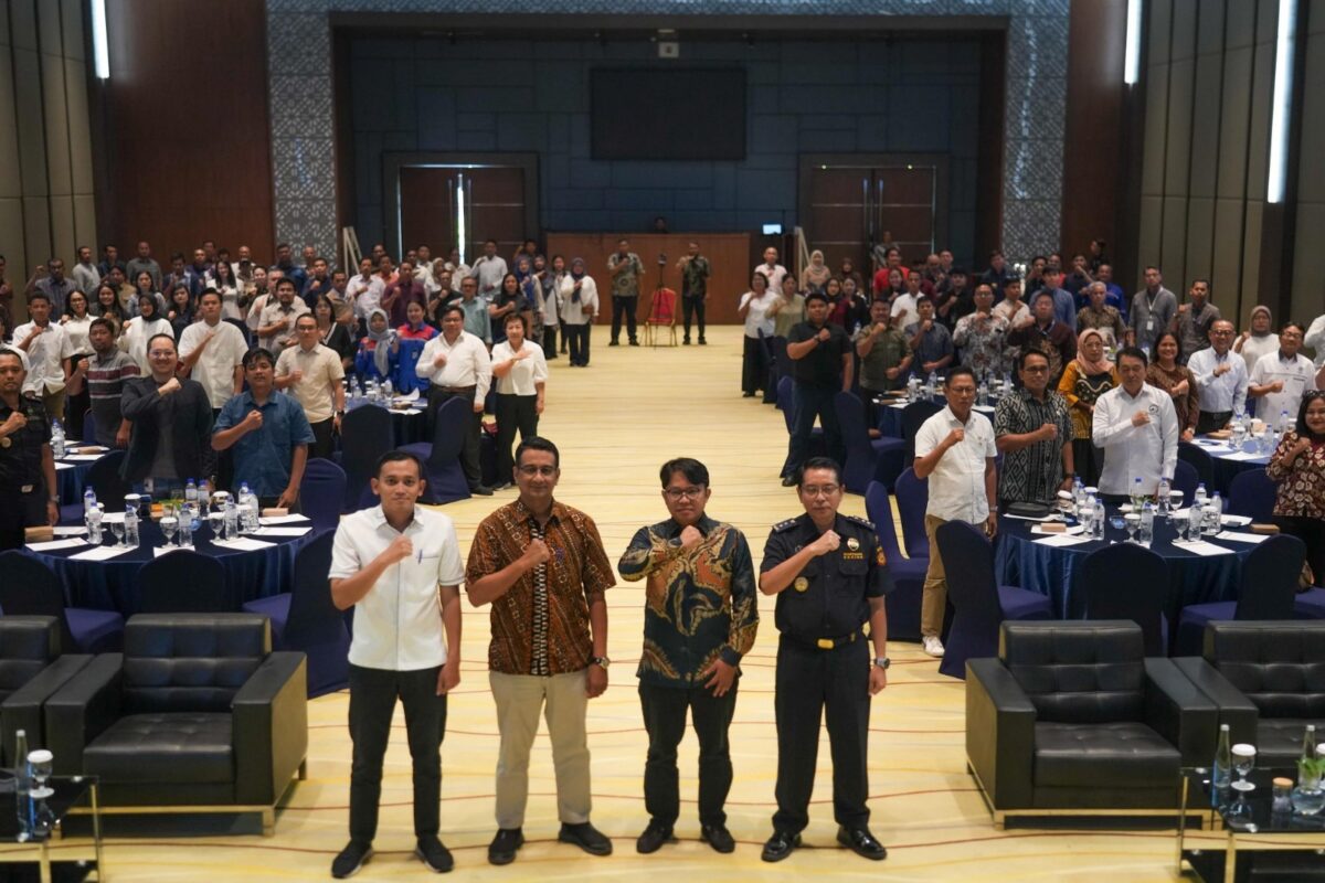 BP Batam memperkuat sinergi regulasi Jasa Pengurusan Transportasi (JPT) melalui Focus Group Discussion (FGD) bersama pelaku usaha di Lotus Ballroom, Aston Hotel Batam pada Selasa (1/7/2025). Foto: Humas BP Batam