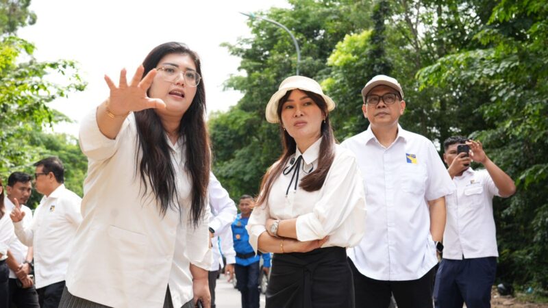 Deputi Bidang Pelayanan Umum BP Batam, Ariastuty Sirait bersama Wakil Kepala BP Batam Li Claudia. Foto:Ist