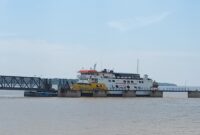 Kapal Roro KM Satria Pratama, saat sandar di Pelabuhan Roro Kualatungkal, Kabupaten Tanjung Jabung Barat, Provinsi Jambi beberapa waktu lalu. Matapedia6.com/Dalil