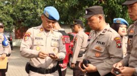 Seksi Profesi dan Pengamanan (Propam) Polresta Barelang saat melakukan pemeriksaan dan pembinaan Disiplin terhadap seluruh anggota Polsek Bengkong, Jumat (11/7/2025).Matapedia6.com/Dok Polresta