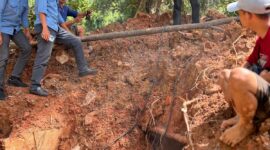 Perbaikan pipa air di Hotel Vista Batam. Foto:ist