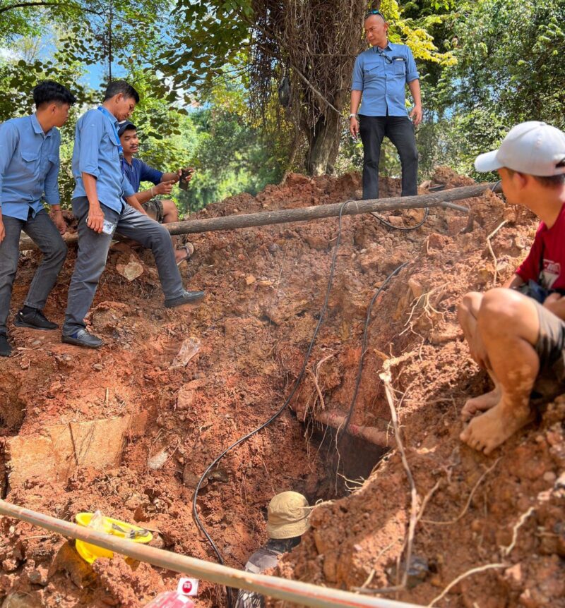 Perbaikan pipa air di Hotel Vista Batam. Foto:ist