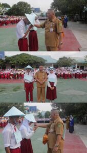Kepala Sekolah SMPN 27 Sagulung Batam Borbor bersama siswa, Senin (14/7/2025). Foto:ist