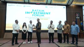 Kepala Badan Pengusahaan (BP) Batam, Amsakar Achmad, secara resmi membuka Batam Investment Forum 2025 di Balairungsari, BP Batam, Kamis (17/7/2025). Foto:Humas