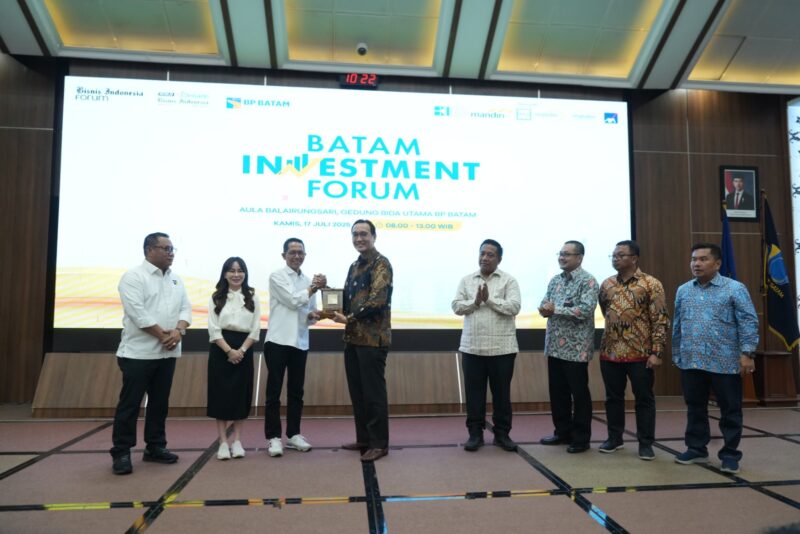 Kepala Badan Pengusahaan (BP) Batam, Amsakar Achmad, secara resmi membuka Batam Investment Forum 2025 di Balairungsari, BP Batam, Kamis (17/7/2025). Foto:Humas
