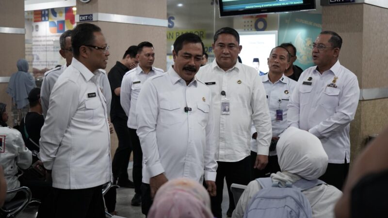 Menteri Imipas Agus Andrianto didampingi Sekjen Kemenimipas Asep Kurnia, Plt Dirjen Imigrasi Yuldi Yusman, dan Dirjen Pemasyarakatan Mashudi dan Kepala Kantor Imigrasi Bandung, Muhammad Noviandri, Rabu (16/7).Foto:dok/ist untuk matapedia