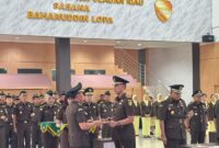 Sertijab Kejari Batam I Ketut Kasna Dedi ke I Wayan Wiradarma, Senin (21/7/2025). Foto:dok/Kejari Batam