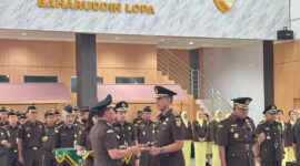 Sertijab Kejari Batam I Ketut Kasna Dedi ke I Wayan Wiradarma, Senin (21/7/2025). Foto:dok/Kejari Batam