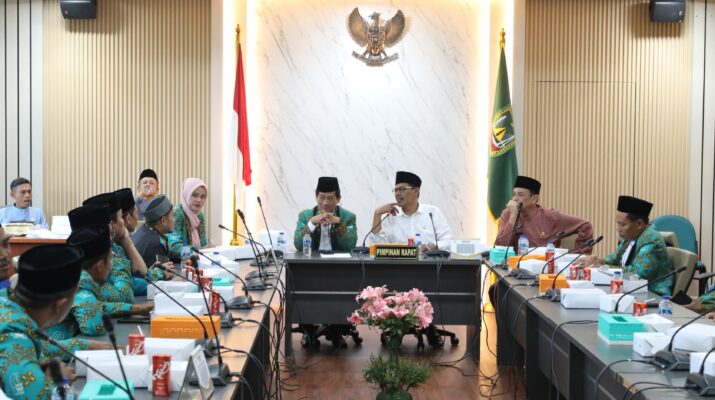 Pimpinan DPRD Kota Batam menerima kunjungan silaturahmi pengurus Badan Musyawarah Guru Al-Qur’an (BMGQ) Kota Batam, Kamis (25/7/2025). Foto:Sekwan