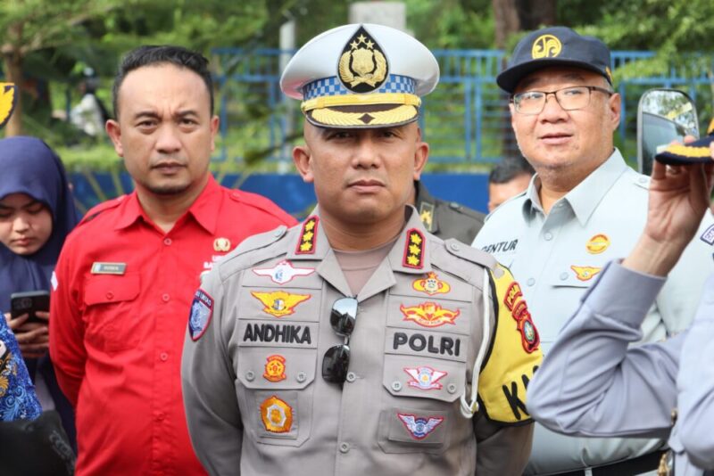 Direktur Lalu Lintas Polda Kepri, Kombes Pol. Andhika Bayu Adhittama, saat memberikan komentar hasil penindakan selama operasi patuh Seligi 2025 di Kepri, Senin (28/7/2025). Matapedia6.com/Dok Humas Polda