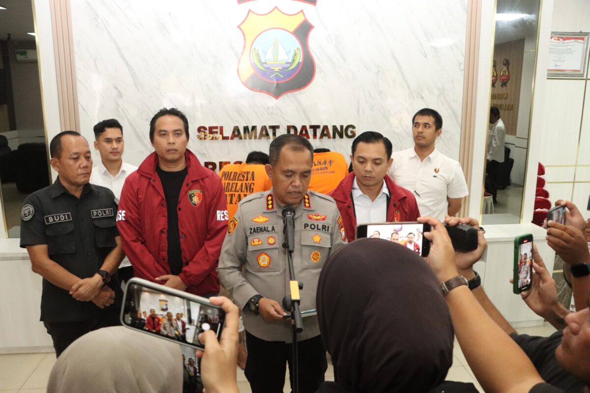 Kapolresta Barelang Kombes Pol Zaenal Arifin saat memberikan keterangan kepada awak media ungkap kasus pecah kaca di Kota Batam, Selasa (29/7/2025). Matapedia6.com/Dok Humas Polresta