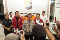 Kapolresta Barelang Kombes Pol Zaenal Arifin saat memberikan keterangan kepada awak media ungkap kasus pecah kaca di Kota Batam, Selasa (29/7/2025). Matapedia6.com/Dok Humas Polresta