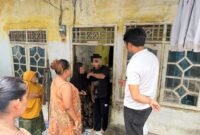 Tim unit Reskrim Polsek Batuampar saat melakukan penangkapan pelaku di rumahnya di daerah Kabil Kota Batam Provinsi Kepri, Jumat (24/7/2025). Matapedia6.com/Dok Polsek