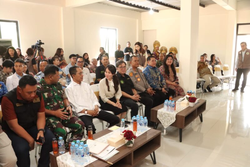 Kapolresta Barelang Kombes Pol Zaenal Arifin saat menghadiri peresmian rumah Vera Limardjo House of Mercy dibawah naungan Yayasan Cahaya Obor Berkat (COB) di Kelurahan Belian, Kecamatan Batam Kota, Selasa (29/7/2025).Matapedia6.com/Dok Polresta Barelang