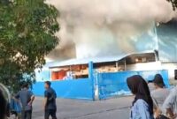 Gedung PT Team Metal Indonesia di Batam di Kawasan Industri Bintang II, Tanjunguncang, Batuaji, Kota Batam, dilalap sijago merah, Rabu (30/7/2025). Matapedia6.com/Istimewa