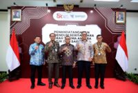 Kedua lembaga menandatangani addendum Berita Acara Serah Terima (BAST) di Kantor OJK, Rabu (30/7/2025). Foto:Ist
