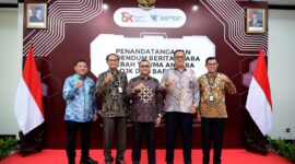 Kedua lembaga menandatangani addendum Berita Acara Serah Terima (BAST) di Kantor OJK, Rabu (30/7/2025). Foto:Ist