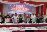Kapolda Kepri Irjen Pol Asep Syafrudin pimpin konferensi pers ungkap kasus mafia lahan di Provinsi Kepri yang digelar di Gedung Lancang Kuning Polda Kepri, Kamis (3/7/2025) Matapedia6.com/Luci