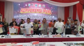 Kapolda Kepri Irjen Pol Asep Syafrudin pimpin konferensi pers ungkap kasus mafia lahan di Provinsi Kepri yang digelar di Gedung Lancang Kuning Polda Kepri, Kamis (3/7/2025) Matapedia6.com/Luci