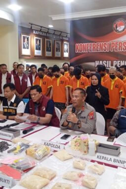 Video: Polda Kepri Bekuk Oknum KSOP Batam Loloskan Ribuan Liquid Vape Etomidate 