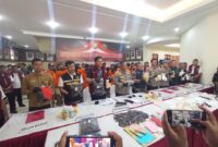 Ribuan liquid Vape yang diamankan oleh Ditresnarkoba Polda Kepri, dihadirkan saat ekspos di Lobi utama Mapolda Kepri, Jumat (4/7/2025). Mataoedia6.com/Zalfirega