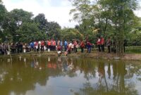 Polda Kepri Tabur 50 Ribu Bibit Ikan Mas dan Nila di Tibelat Farm Sei Temiang, Kecamatan Sekupang, Rabu (9/7/2025). Foto:dok/Zalfirega-matapedia