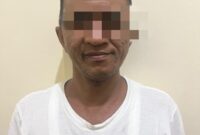 Satu dari lima orang pelaku yang ditangkap Ditresnarkoba Polda Kepri yang terlibat peredaran narkotika di Batam, Selasa (15/7/2025). Matapedia6.com/Dok Ditresnarkoba