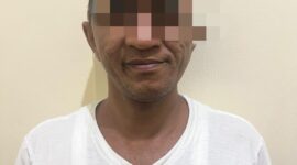 Satu dari lima orang pelaku yang ditangkap Ditresnarkoba Polda Kepri yang terlibat peredaran narkotika di Batam, Selasa (15/7/2025). Matapedia6.com/Dok Ditresnarkoba