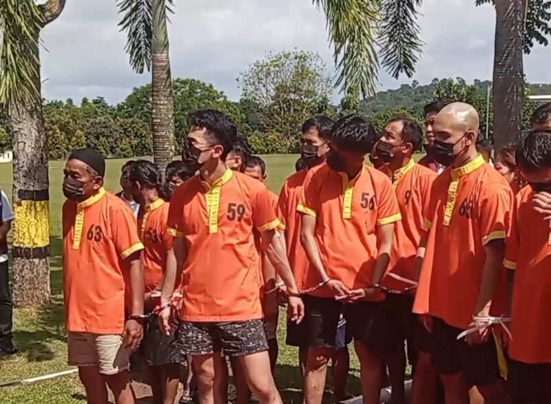 Oknum pegawai KSOP Batam yang ditangkap Ditresnarkoba Polda Kepri atas kasus penyelundupan liquid Vape di pelabuhan Internasional Batam Centre, beberapa waktu lalu. Matapedia6.com/Luci