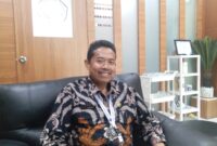 Kepala MAN 1 Kota Batam, Rudy Hartono saat diwawancara wartawan di ruangannya pada Kamis (24/7/2025). Foto:Zalfirega/matapedia