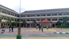 Para siswa tengah olahraga di MAN 1 Kota Batam, Kamis (24/7/2025). Foto:matapedia