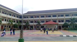 Para siswa tengah olahraga di MAN 1 Kota Batam, Kamis (24/7/2025). Foto:matapedia