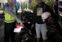 Salah satu pengendara sepeda motor pengguna knalpot Brong yang diamankan Satlantas Polresta Barelang pada Razia Cipta Kondisi, Sabtu (26/7/2025). Matapedia6.com/Dok Humas Polresta