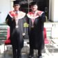 Dr. Amsakar Achmad dan Dr. Ridwan Afandi usai wisuda, Rabu (23/7/2025). Foto:ist/matapedia