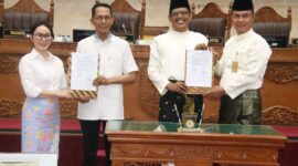 DPRD Batam bersama Wali Kota dan Wakil Wali kota Batam, Jumat (11/7/2025). Foto:Ist