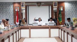 Wali Kota Batam Amsakar Ahmad saat memberikan arahan dalam Forum Diskusi sebelum pelaksanaan Job Fair di Kota Batam, Jumat (1/8/2025). Matapedia6.com/Diskominfo
