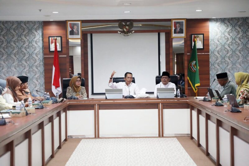 Wali Kota Batam Amsakar Ahmad saat memberikan arahan dalam Forum Diskusi sebelum pelaksanaan Job Fair di Kota Batam, Jumat (1/8/2025). Matapedia6.com/Diskominfo