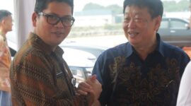 Kepala Dinas Komunikasi dan Informatika Kota Batam, Rudi Panjaitan bersama pengusaha wisata. Foto:dok/Diskominfo Batam