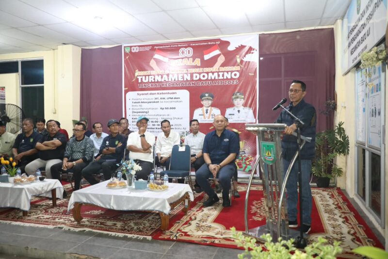 ali Kota Batam Amsakar Ahmad saat memberikan sambutan di acara pembukaan turnamen domino di wilayah Kecamatan Batuaji, Senin (10/8/2025). Matapedia6.com/Diskominfo